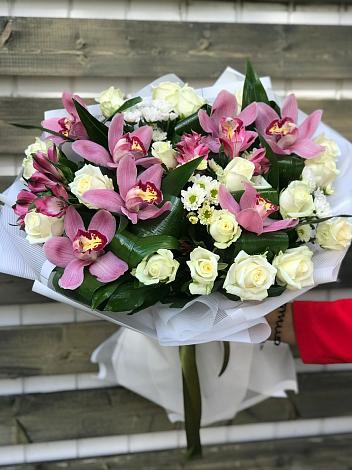 Букет цветов из: Розы и Хризантемы в Верхние Киги