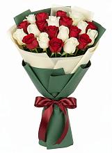 Букет Микс из красных и белых роз в Верхние Киги