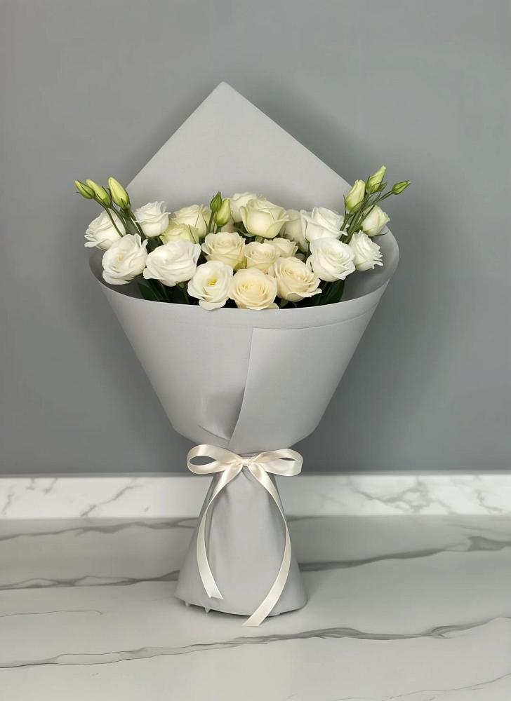 Букет цветов из: Розы и Лизиантусы в Верхние Киги