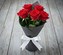 Букет 5 Красных роз Эдлесс Лав #REPLACE_PRED# Верхние Киги
