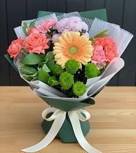 Букет цветов из:  Гвоздики, Розы, Герберы и Хризантемы в Верхние Киги