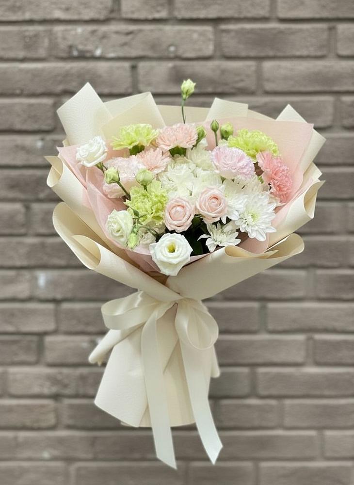 Букет цветов из: Гвоздики, Розы, Лизиантусы и Хризантемы в Верхние Киги