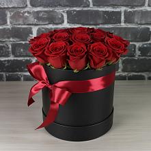 Цветочная композиция из Розы в шляпной коробке #REPLACE_PRED# Верхние Киги