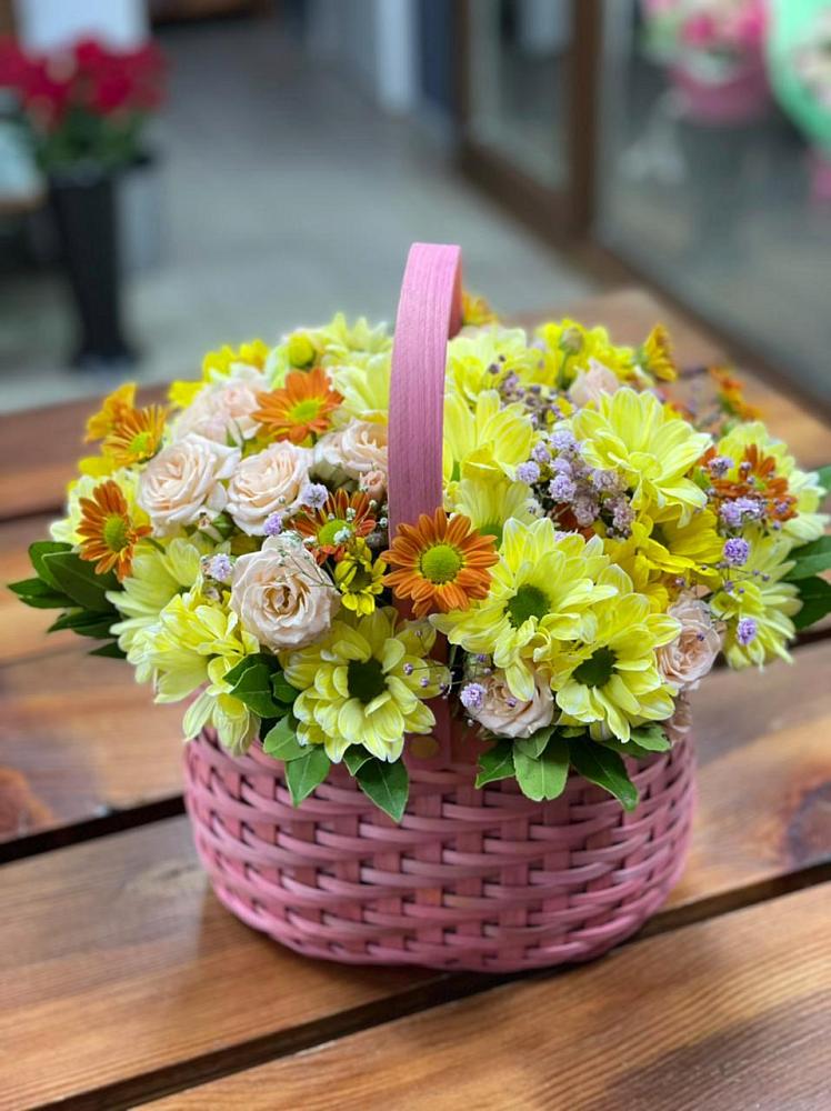 Цветочная композиция из Хризантемы и Розы в корзине в Верхние Киги