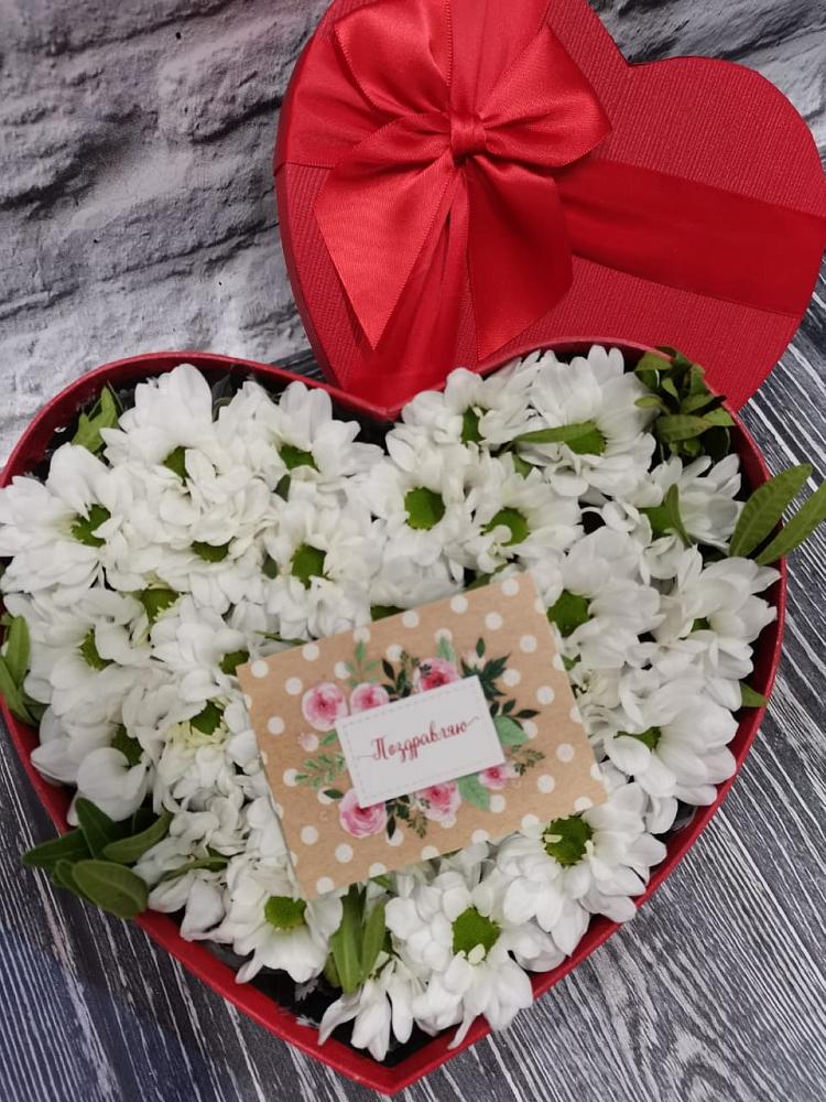 Цветочная композиция из Хризантемы в виде сердца в Верхние Киги