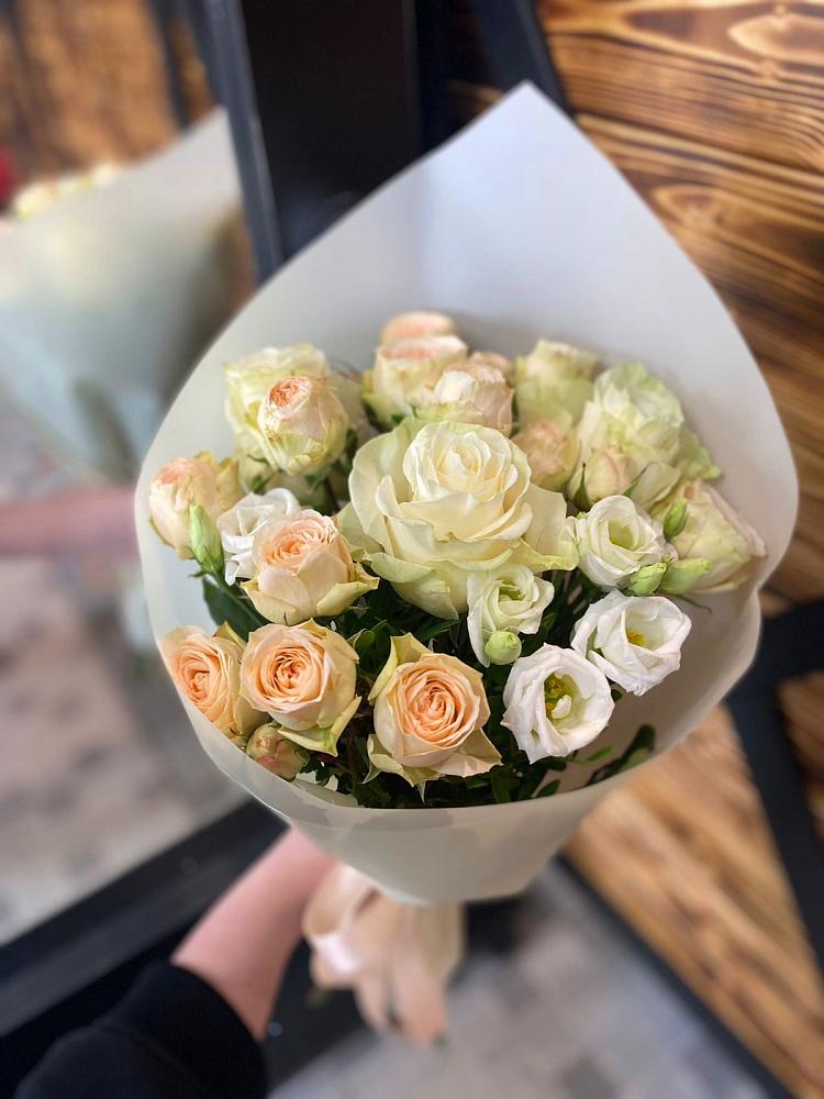 Букет цветов из: Розы и Лизиантусы в Верхние Киги